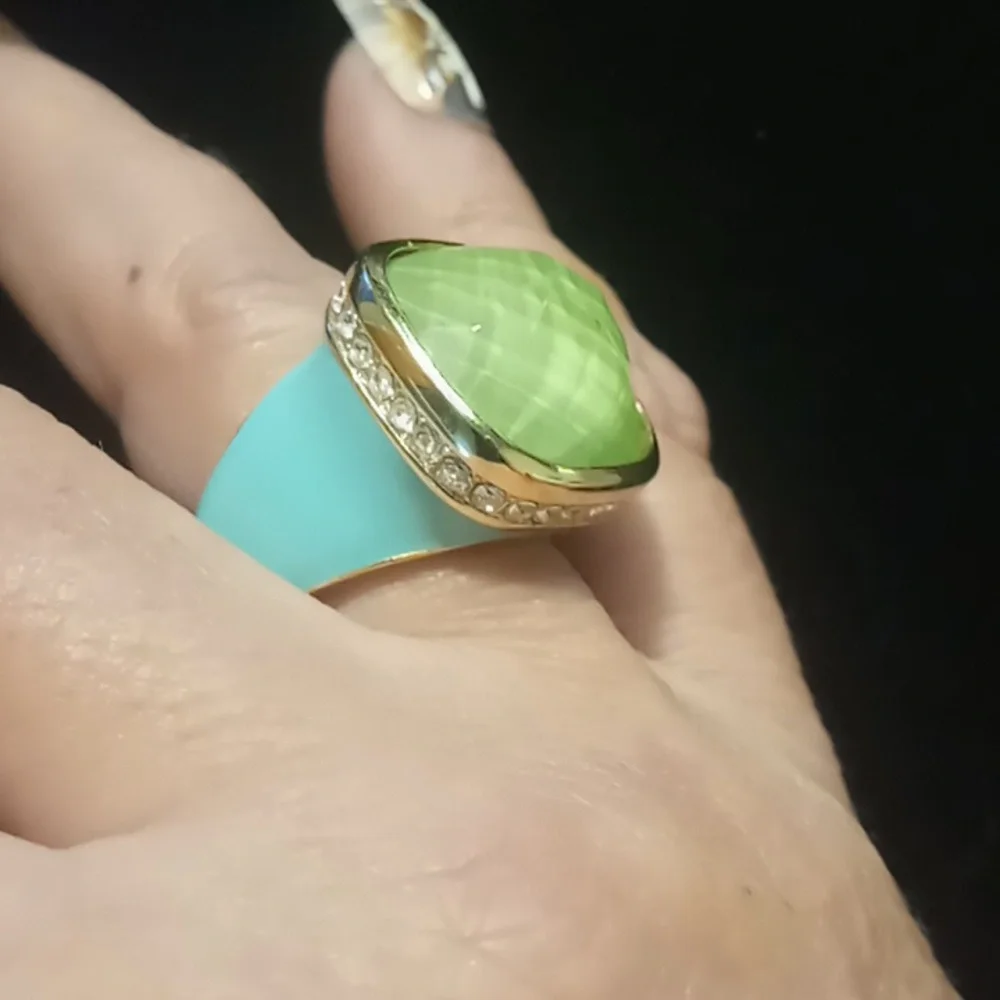 Kenneth jay Lane Teal enamel ring gold tone multi faceted Lucite gem. Statement